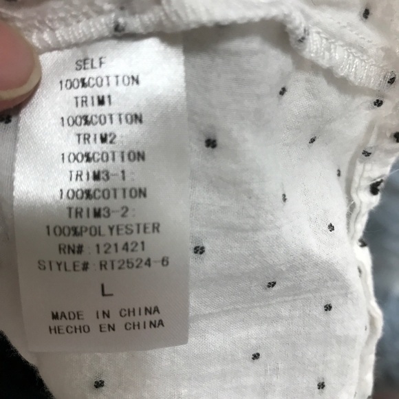 3/$15 Ellison white and black textured dot short sleeve peplum crop top size L - Picture 9 of 9